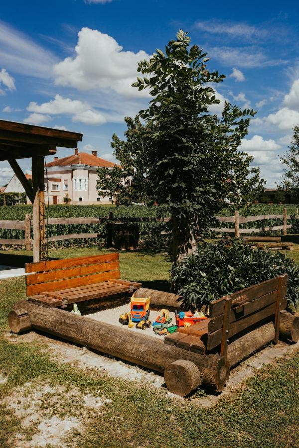 Treehouse Drevesna Hiska Strkovo Gnezdo Ranc Jures Hotell Ljutomer Exteriör bild