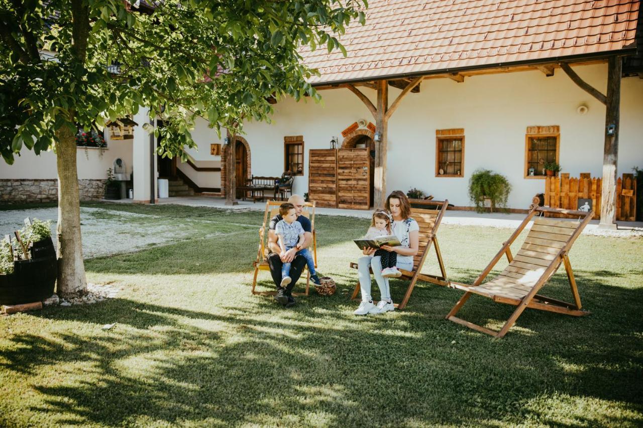 Treehouse Drevesna Hiska Strkovo Gnezdo Ranc Jures Hotell Ljutomer Exteriör bild